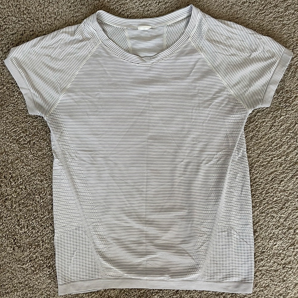 Athleta Momentum Seamless workout Tee- medium